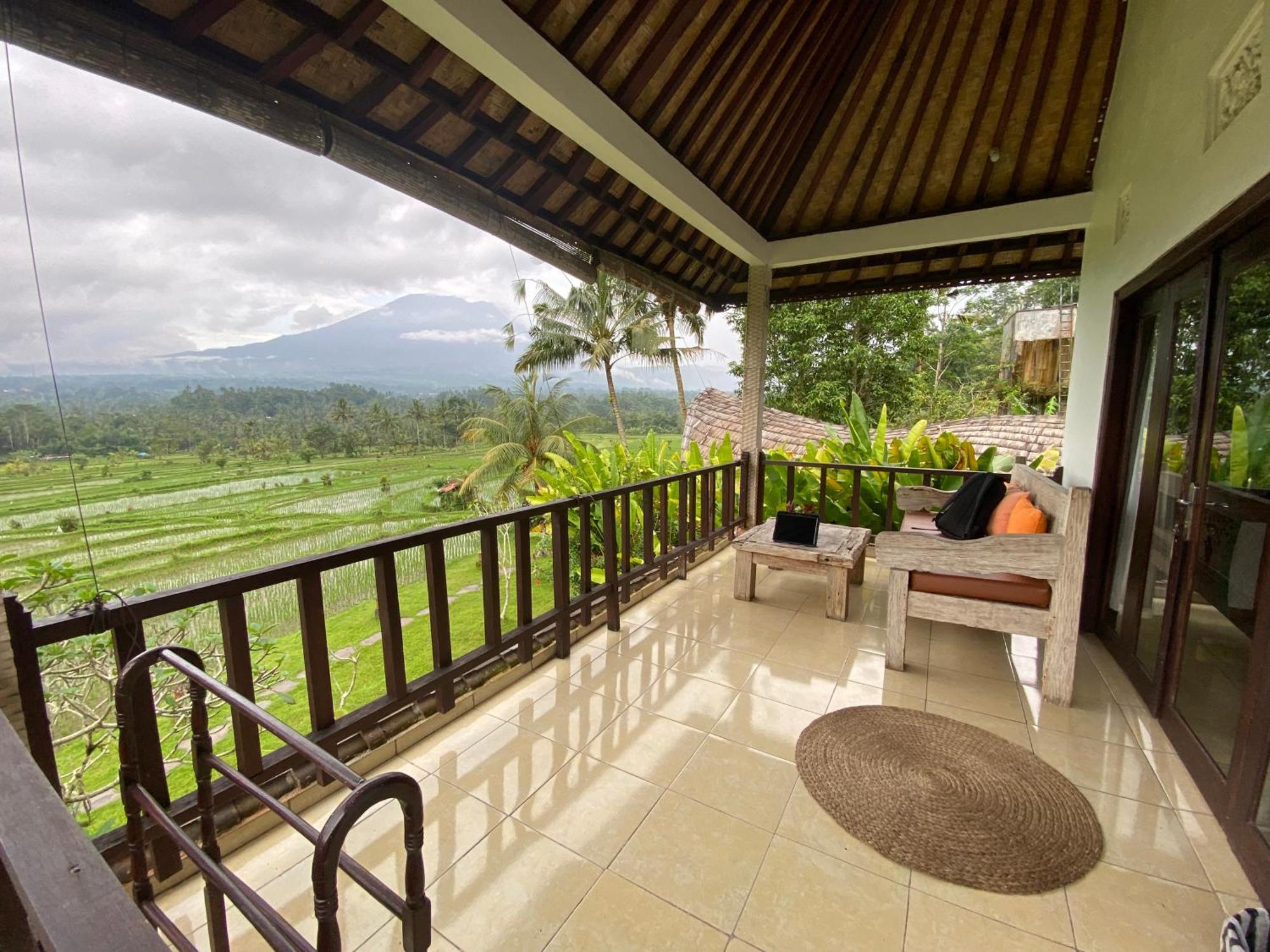 Great Mountain Views Villa Resort Selat Bagian luar foto