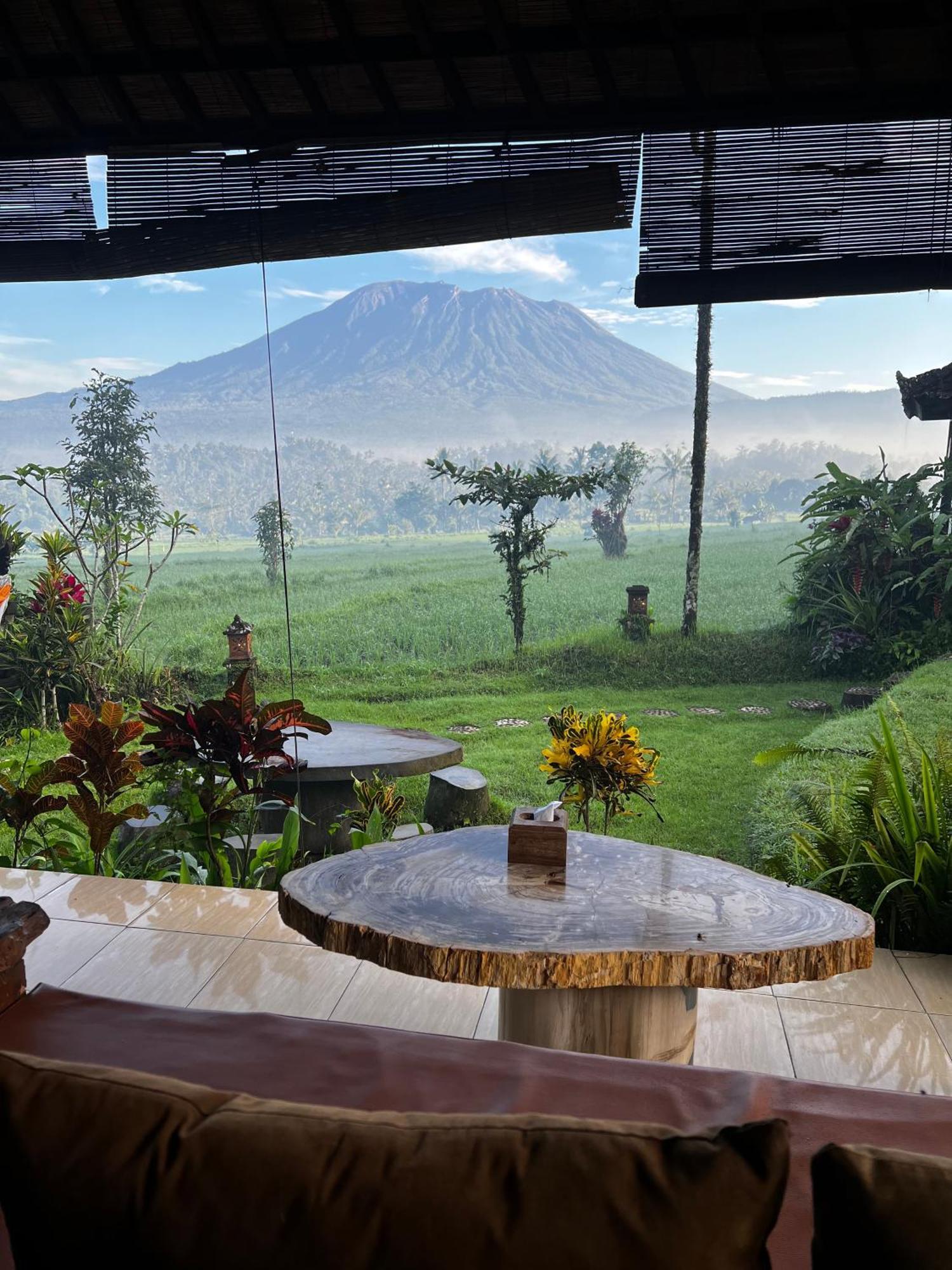 Great Mountain Views Villa Resort Selat Bagian luar foto