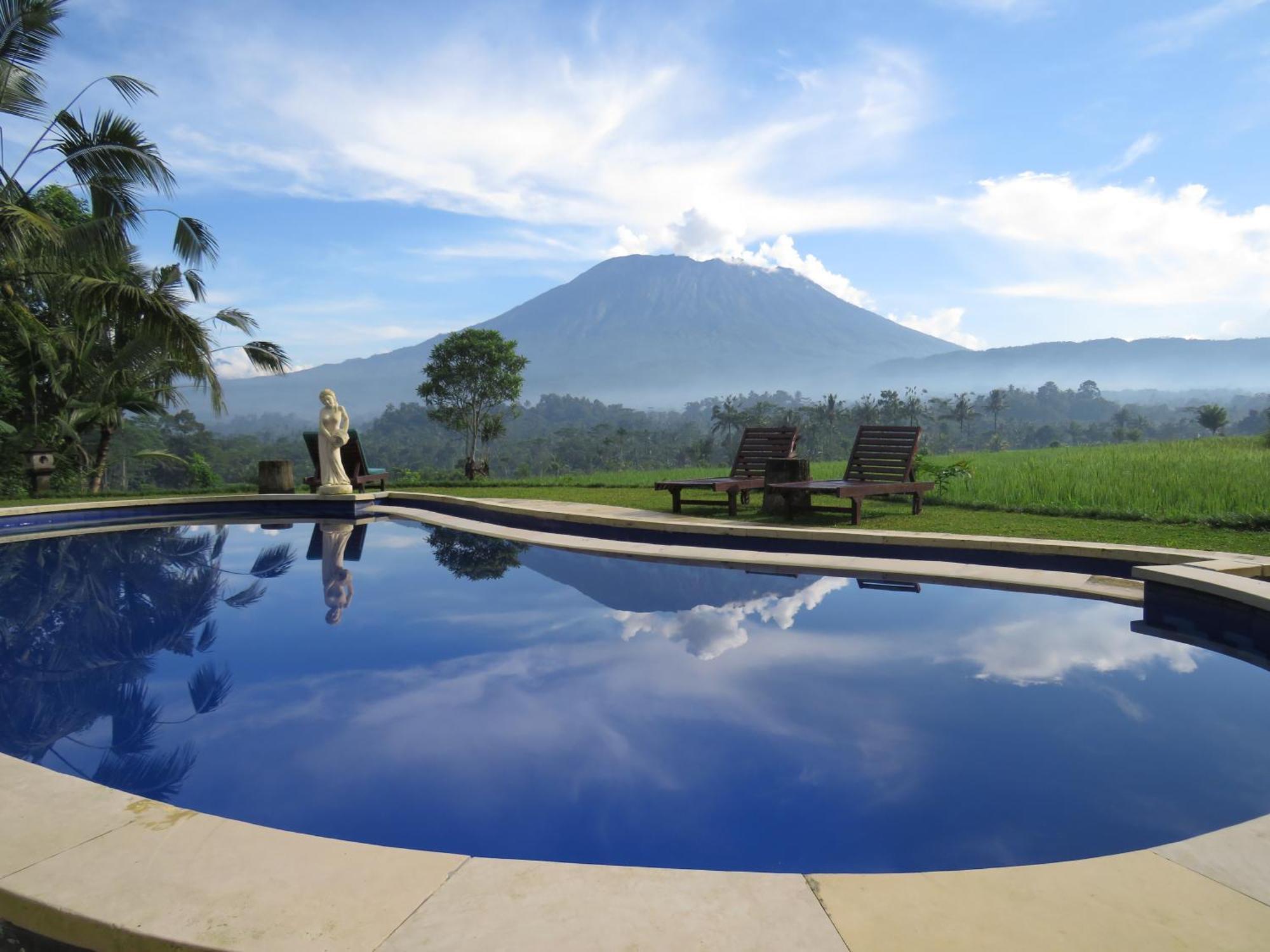 Great Mountain Views Villa Resort Selat Bagian luar foto