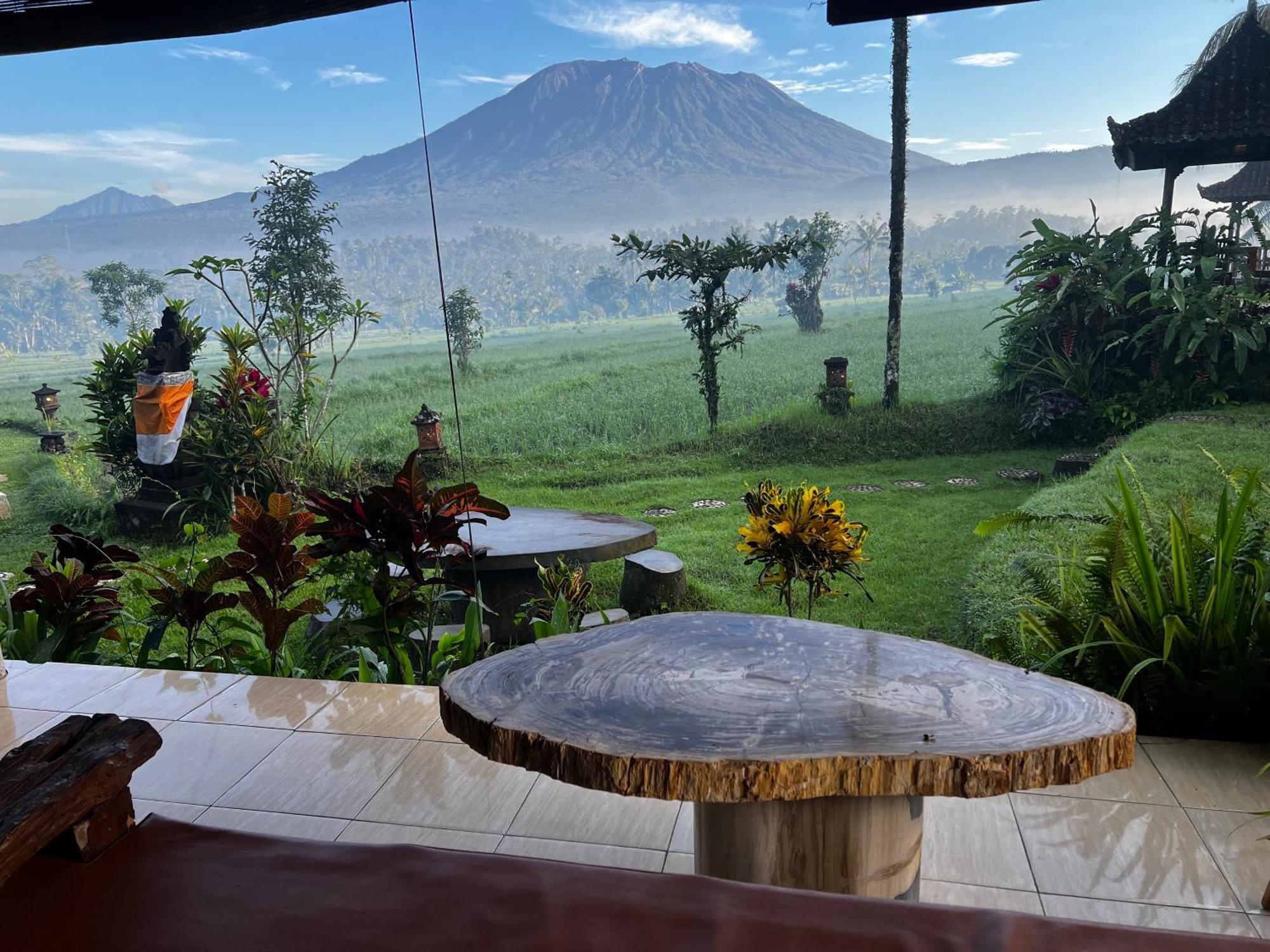 Great Mountain Views Villa Resort Selat Bagian luar foto