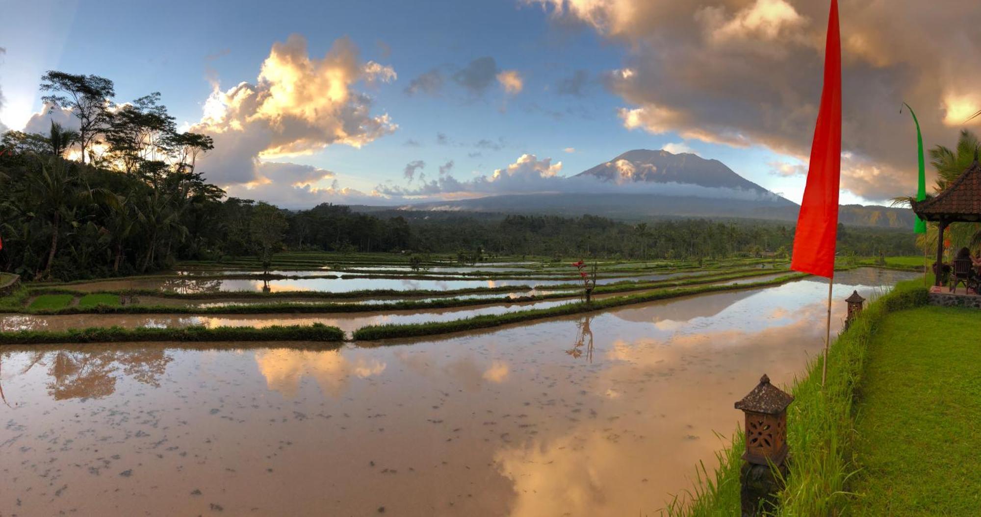 Great Mountain Views Villa Resort Selat Bagian luar foto