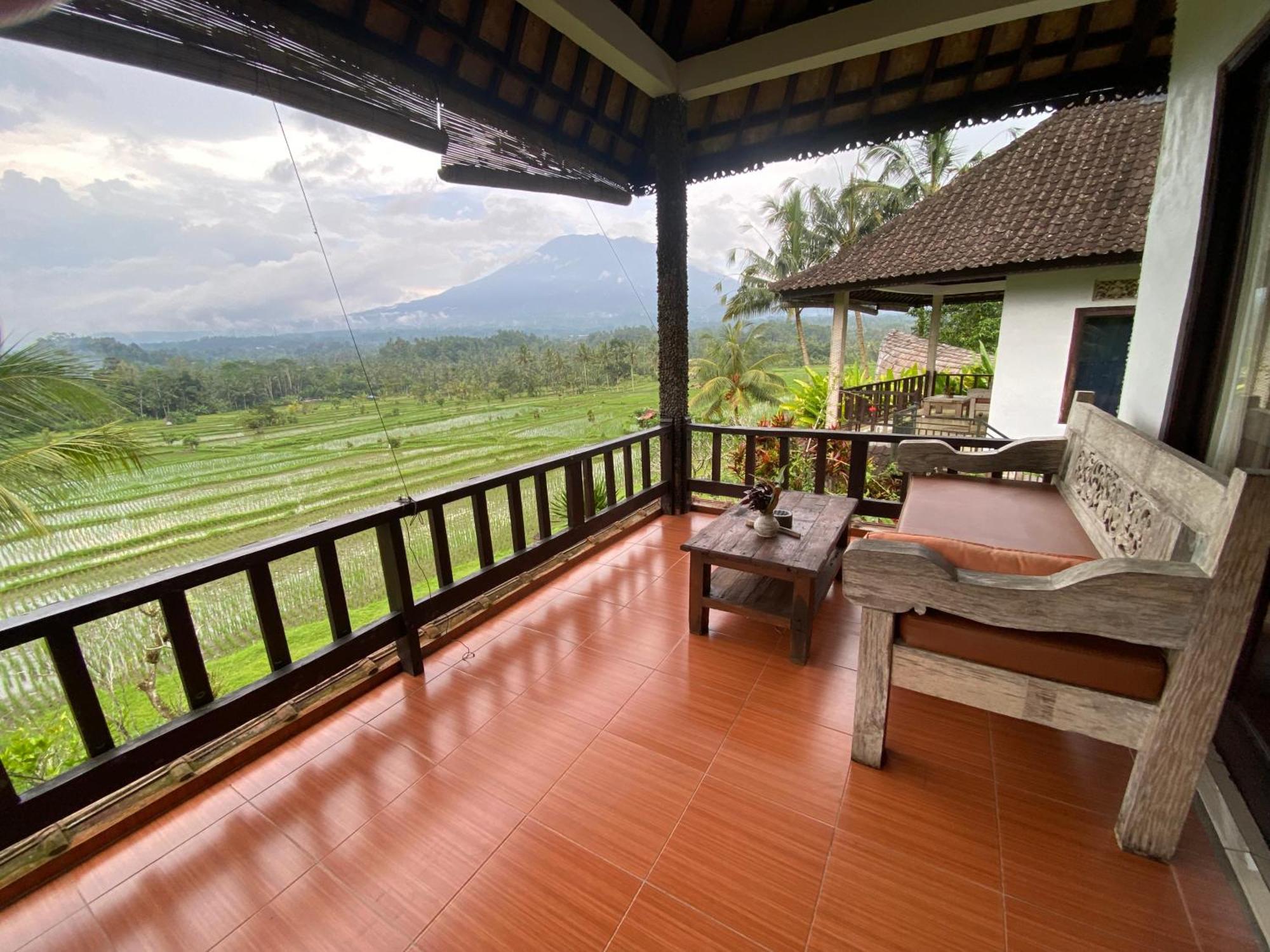 Great Mountain Views Villa Resort Selat Bagian luar foto